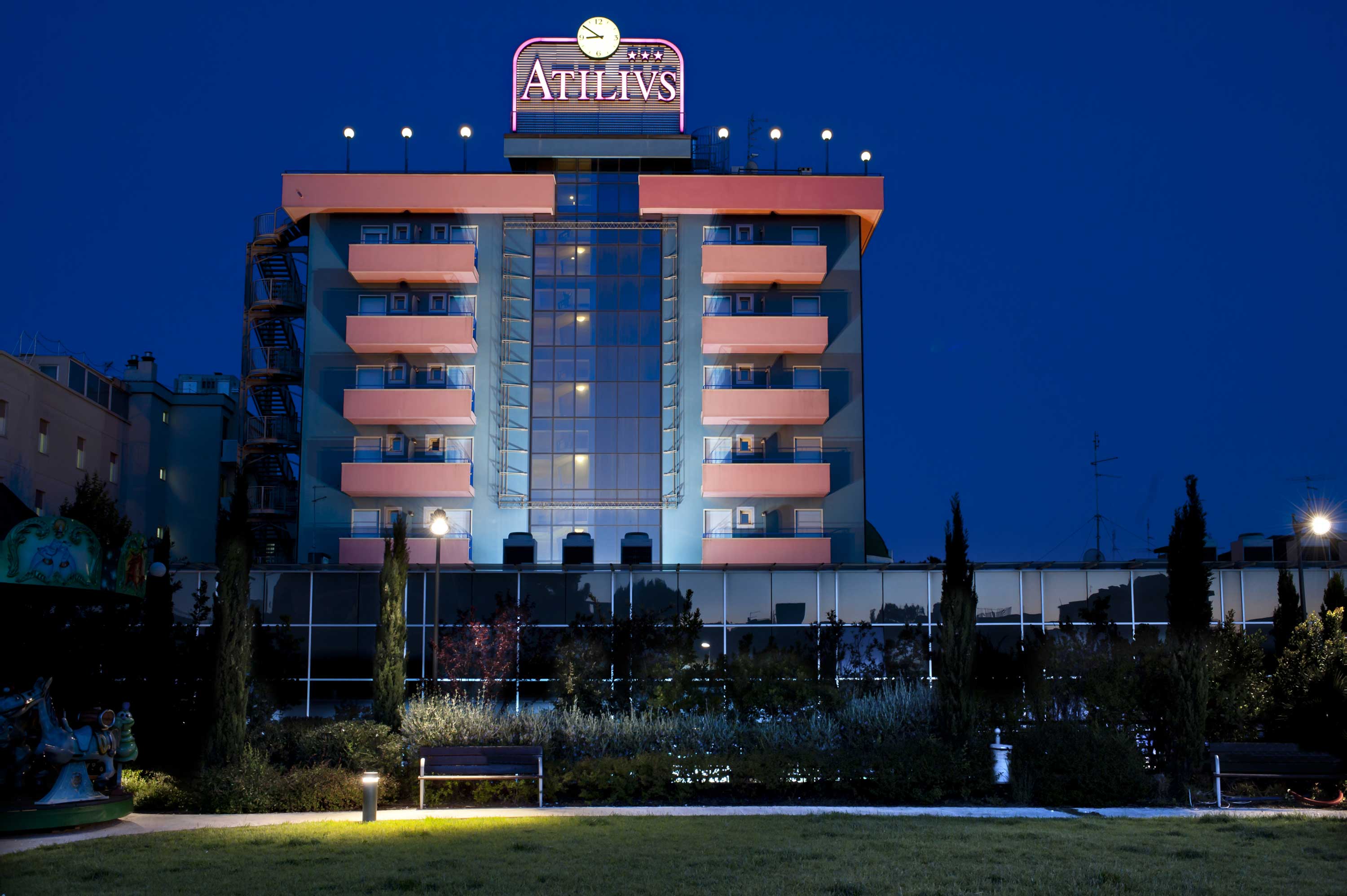 hotel-riccione-esterno-sera