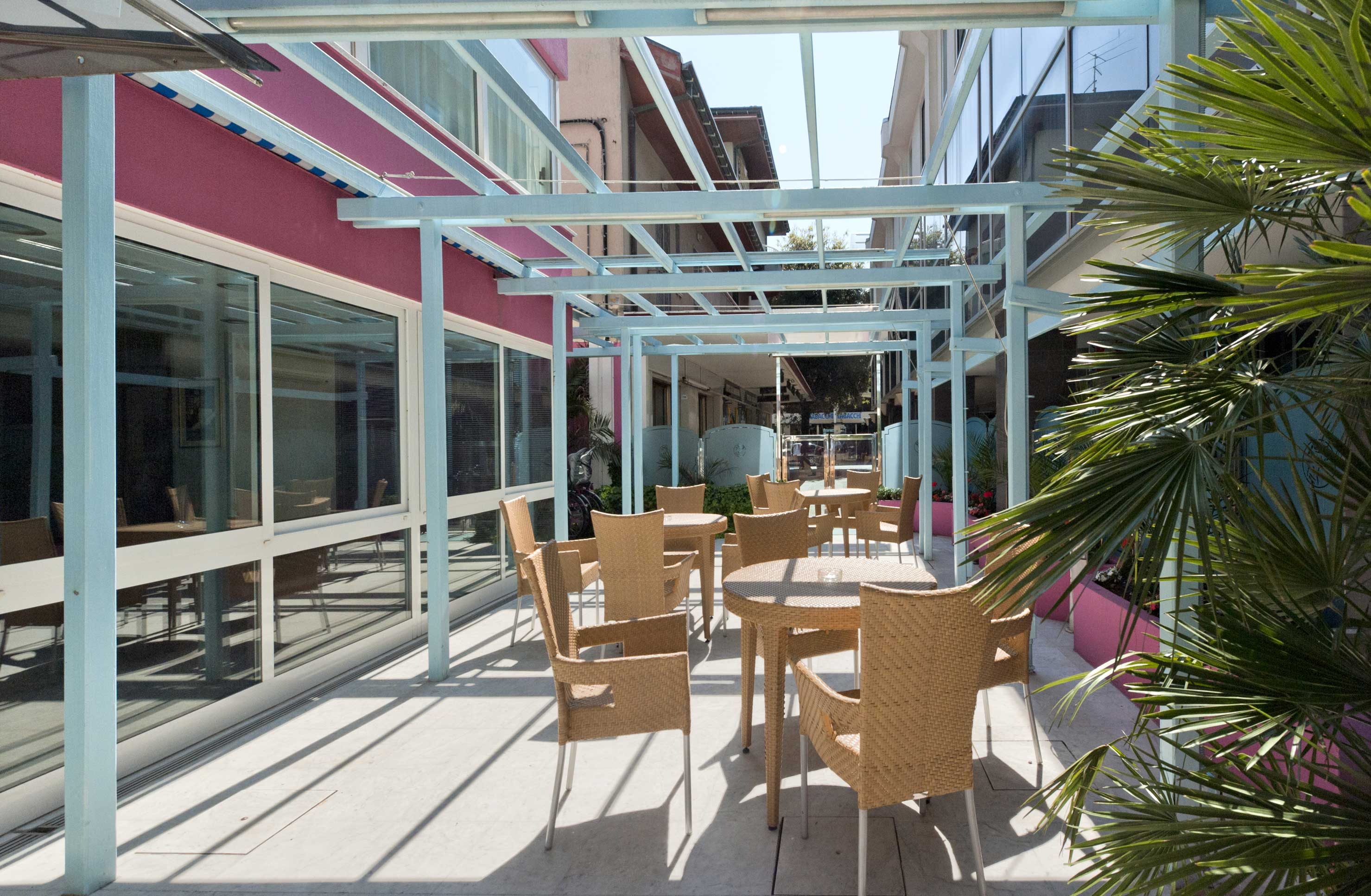 hotel-riccione-giardino-esterno