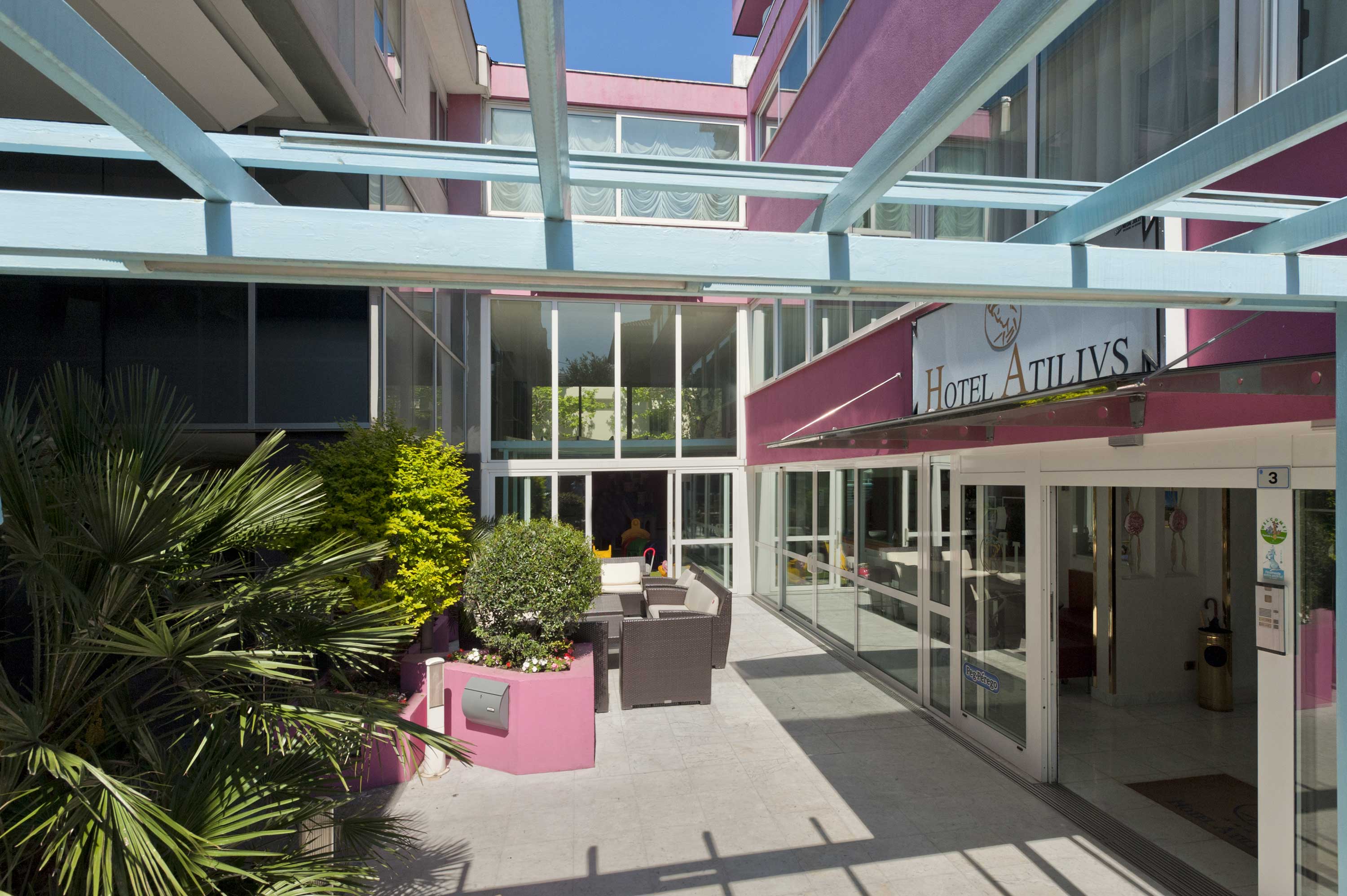 hotel-riccione-ingresso-esterno